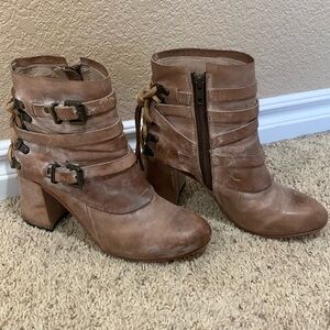 Freebird taupe Hero booties